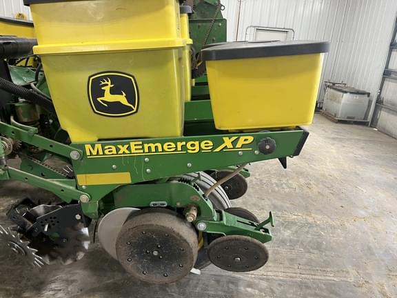 Image of John Deere 1760 equipment image 2