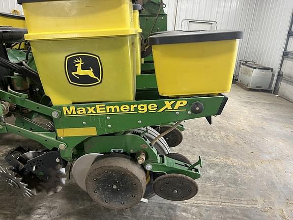 Image of John Deere 1760 equipment image 2