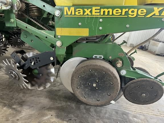 Image of John Deere 1760 equipment image 3