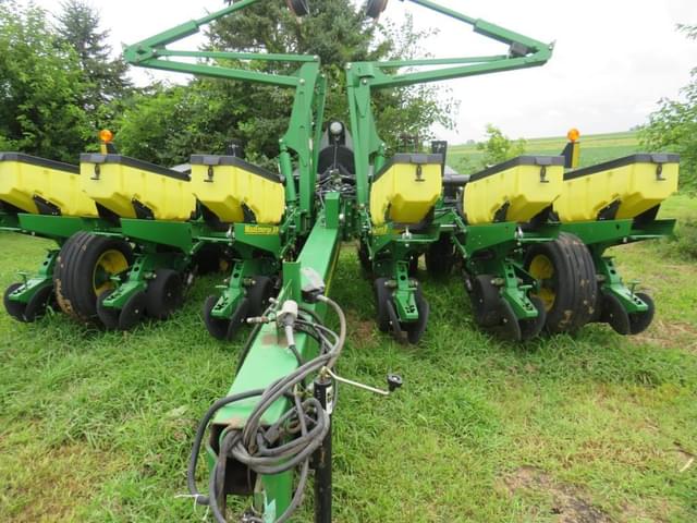 Image of John Deere 1760 equipment image 1