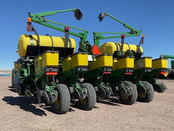 Image of John Deere 1760 equipment image 2