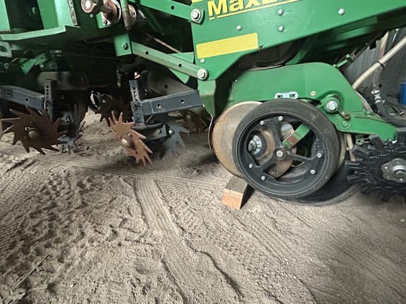 Image of John Deere 1760 equipment image 2