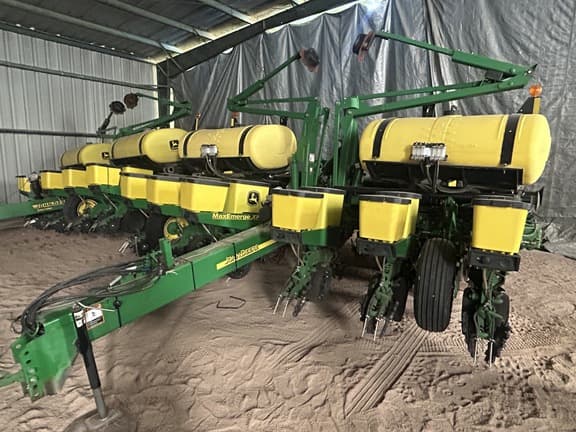 Image of John Deere 1760 equipment image 4