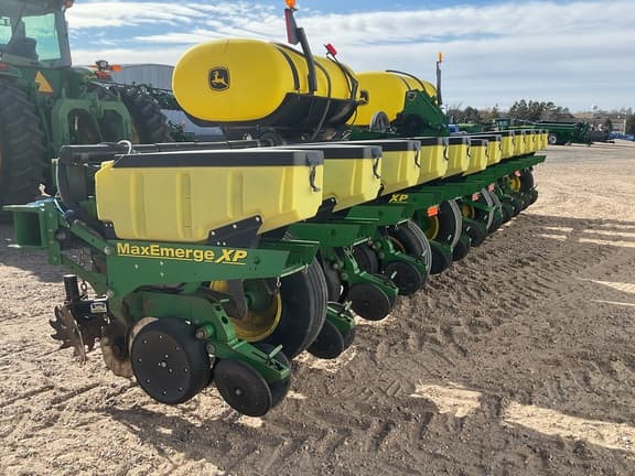 Image of John Deere 1760 equipment image 3