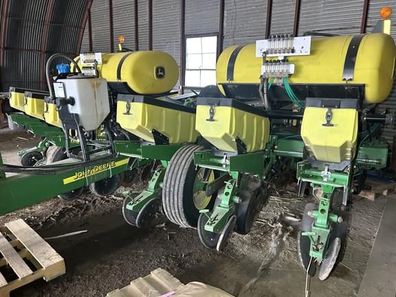 Image of John Deere 1760 equipment image 1