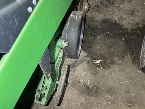 Image of John Deere 1760 equipment image 4