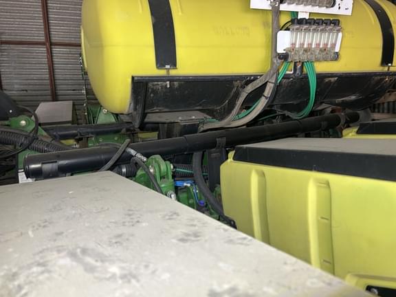 Image of John Deere 1760 equipment image 2