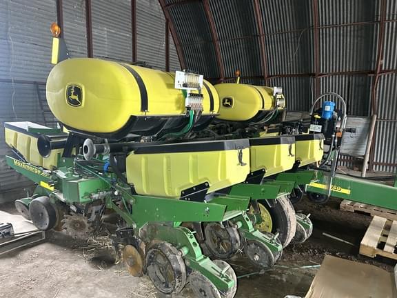 Image of John Deere 1760 Primary image