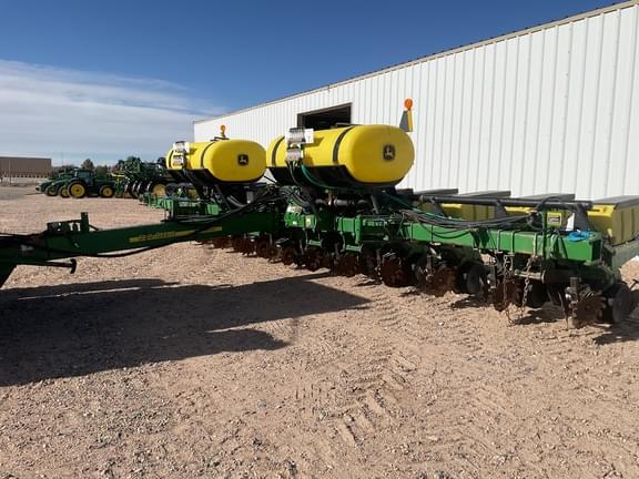 Image of John Deere 1760 equipment image 1