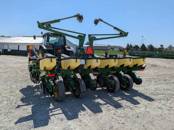 Image of John Deere 1760 equipment image 4