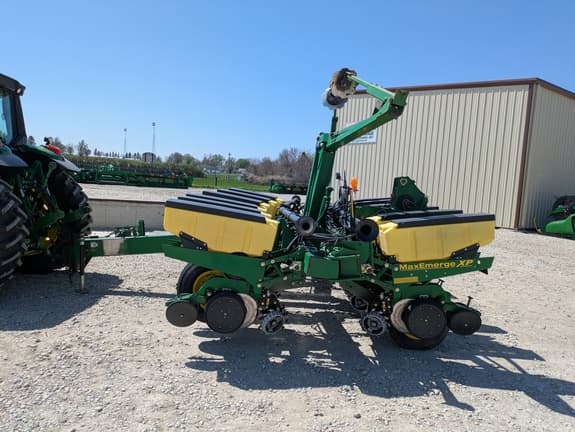 Image of John Deere 1760 equipment image 3