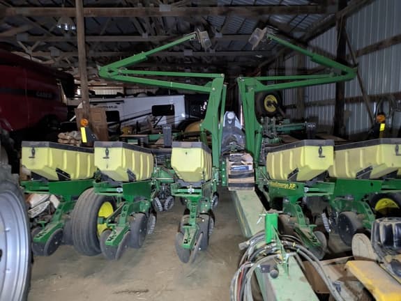 Image of John Deere 1760 equipment image 1