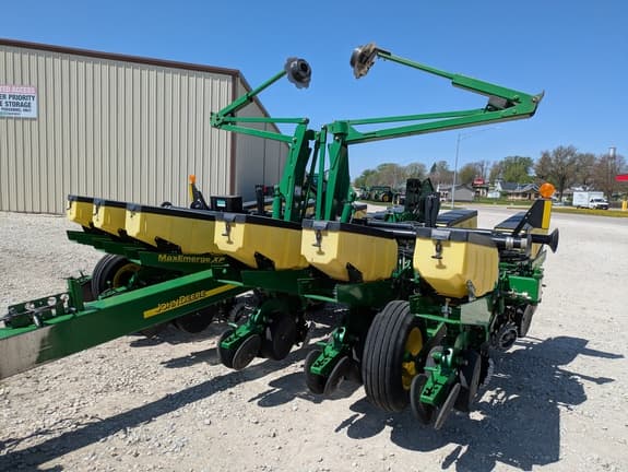 Image of John Deere 1760 equipment image 1