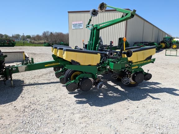 Image of John Deere 1760 equipment image 2