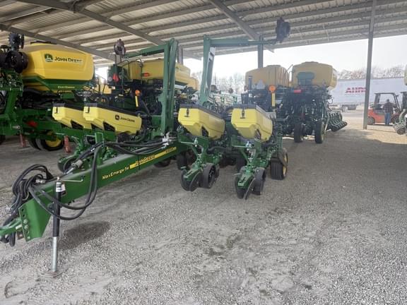 Image of John Deere 1760 equipment image 1