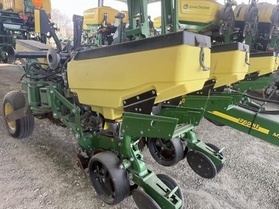 Image of John Deere 1760 equipment image 2