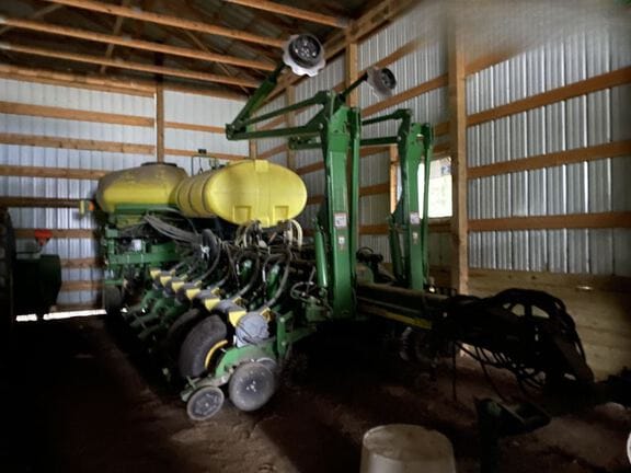 2008 John Deere 1770 Equipment Image0