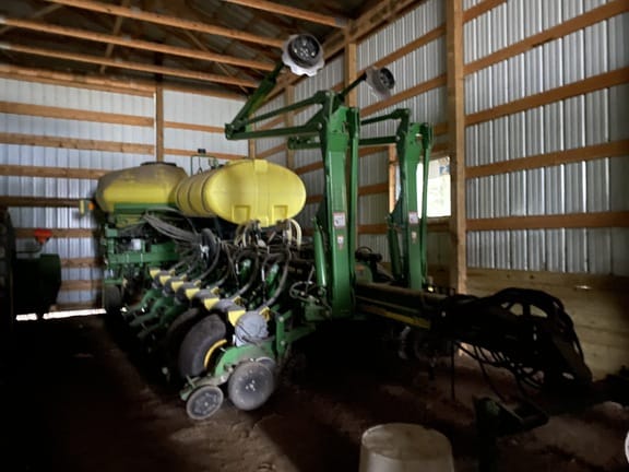 2008 John Deere 1770 Equipment Image0