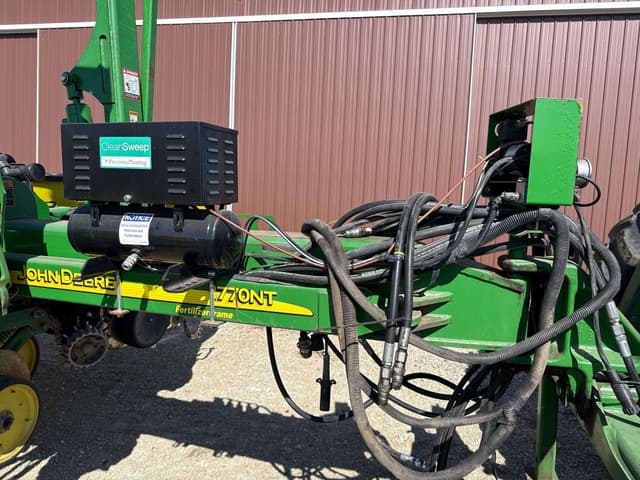 Image of John Deere 1770 equipment image 1