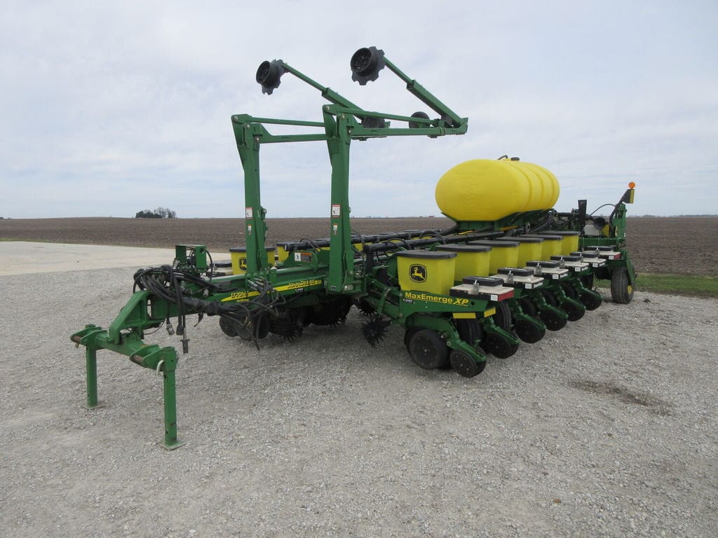 2008 John Deere 1770 Equipment Image0