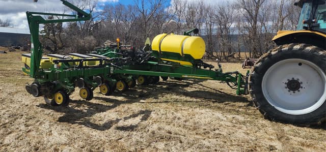 Image of John Deere 1770 equipment image 1