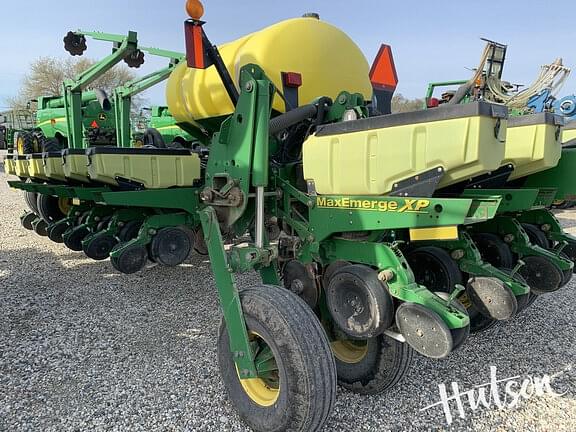 Image of John Deere 1770 equipment image 2