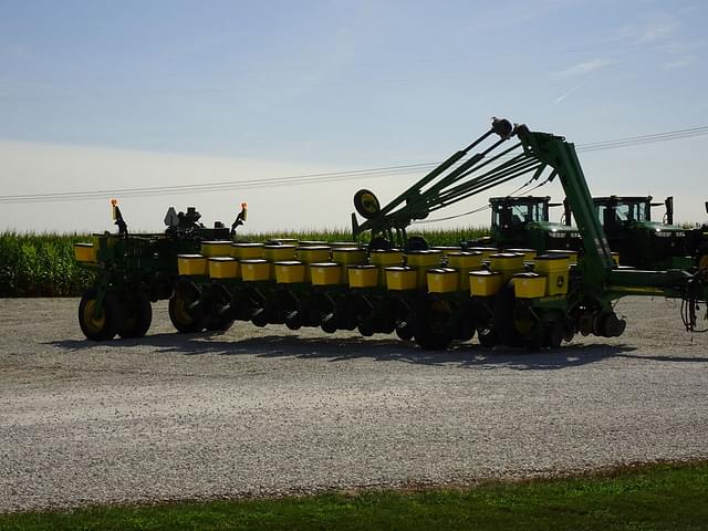 Image of John Deere 1770 equipment image 3