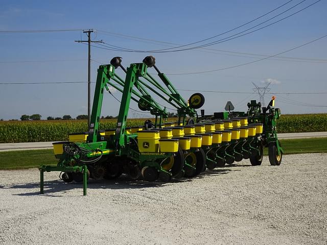 Image of John Deere 1770 equipment image 1