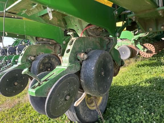 Image of John Deere 1770 equipment image 3