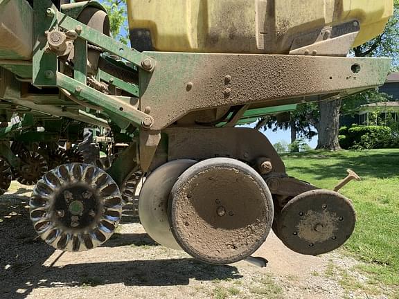 Image of John Deere 1770NT equipment image 1