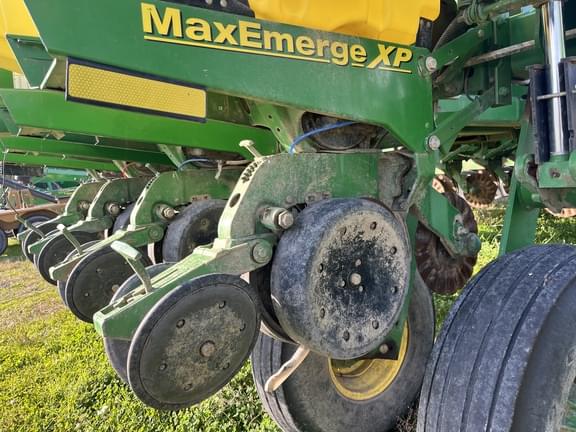 Image of John Deere 1770 equipment image 2