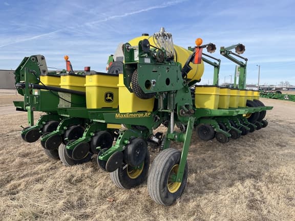 Image of John Deere 1770 equipment image 3