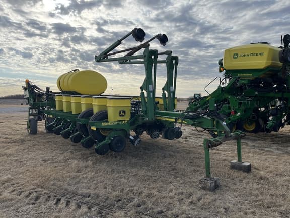 Image of John Deere 1770 equipment image 1