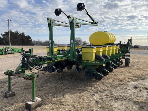 2008 John Deere 1770 Equipment Image0