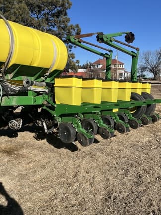 Image of John Deere 1770 equipment image 1