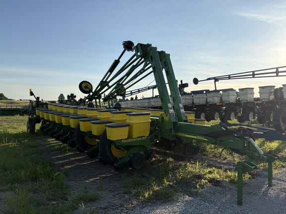 2008 John Deere 1770 Equipment Image0