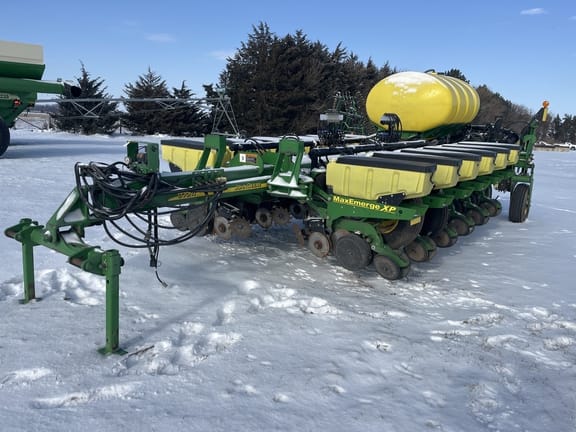 Main image John Deere 1770