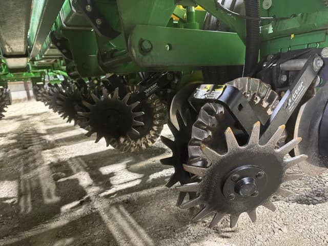 Image of John Deere 1770 equipment image 4