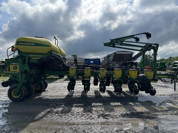 Image of John Deere 1770 equipment image 3