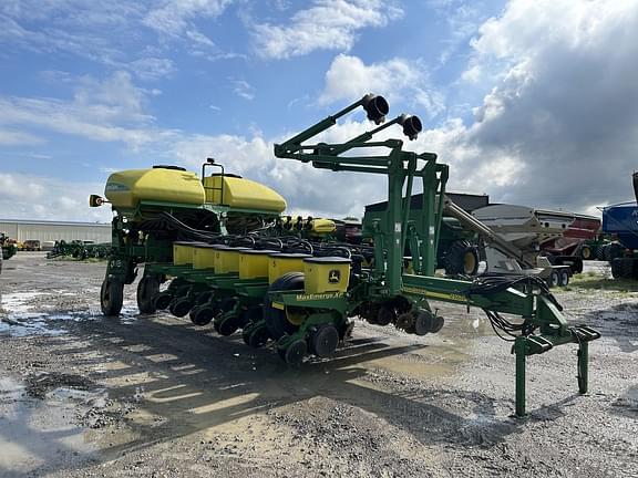 Image of John Deere 1770 equipment image 1