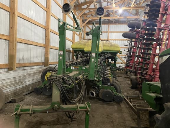 Image of John Deere 1770 equipment image 1