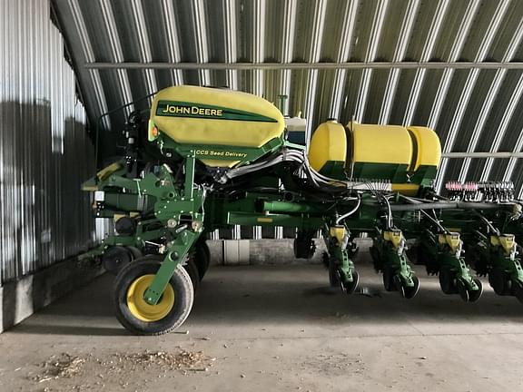 Image of John Deere 1770 equipment image 3