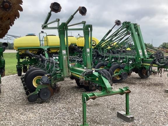 Image of John Deere 1770 equipment image 1