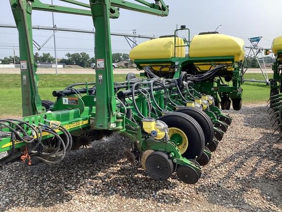 Image of John Deere 1770 equipment image 4