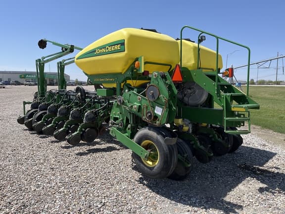 Image of John Deere 1770 equipment image 3
