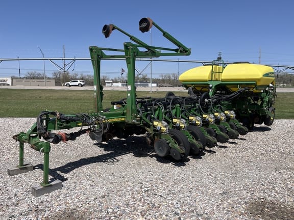 2008 John Deere 1770 Equipment Image0