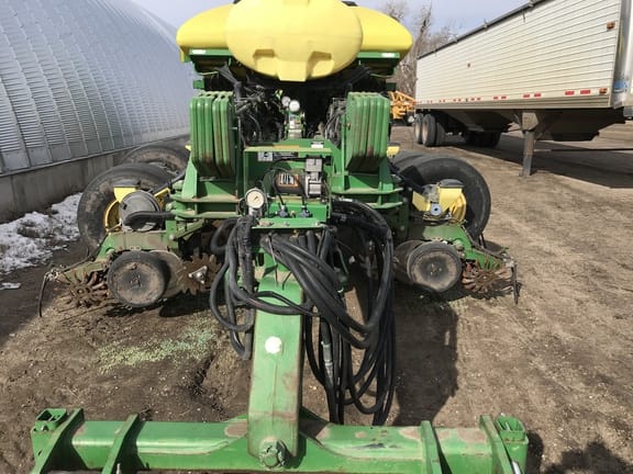 2008 John Deere 1770 Equipment Image0
