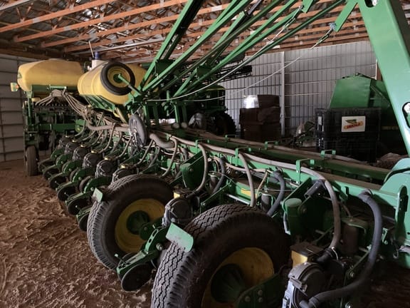 Main image John Deere 1770