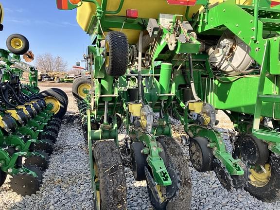Image of John Deere 1770 equipment image 3