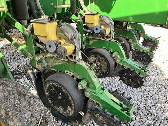 Image of John Deere 1770 equipment image 4